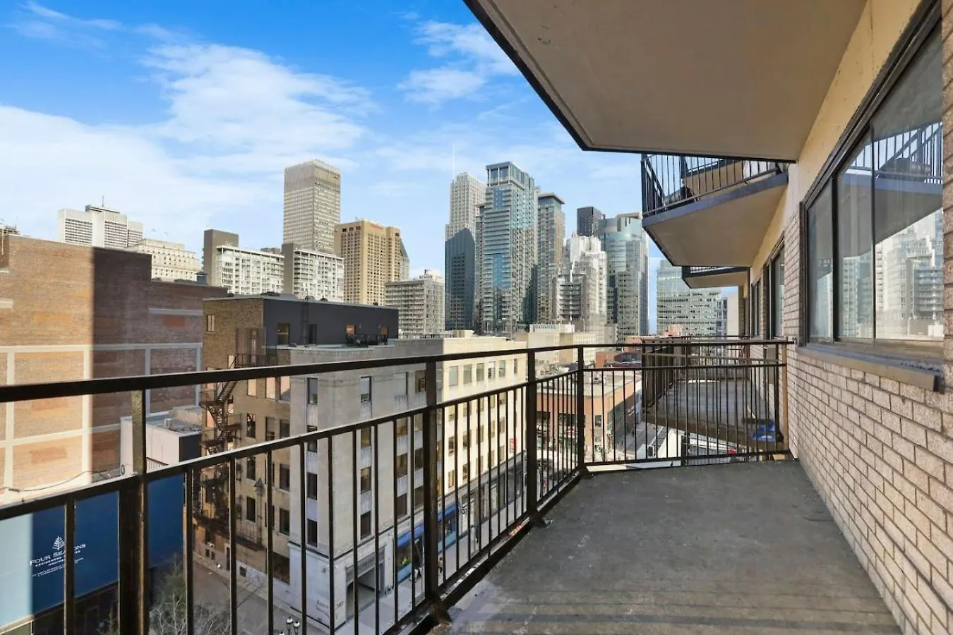 Central 1Bedroom Apartment مونتريال